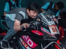 张雪机车820RR因安全禁售新手引代购乱象,官方严控驾龄与交付核验