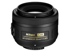 轻巧与性能兼得：纪实拍摄中的镜头智慧