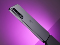 为什么电竞就一定要有夸张元素？一加 Ace5 至尊版依旧西装暴徒