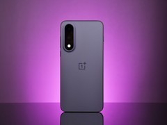 为什么电竞就一定要有夸张元素？一加 Ace5 至尊版依旧西装暴徒