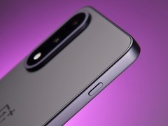 为什么电竞就一定要有夸张元素？一加 Ace5 至尊版依旧西装暴徒