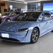 40万内纯电中大型轿车三强对决：轿跑、智驾与旗舰谁更胜一筹？