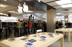 苹果抢购潮因新关税而起，各方博弈乱成一锅粥！