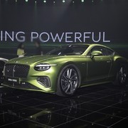 三款百万级四座跑车对决：奢华性能与科技的巅峰之选