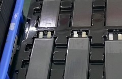 手机电池技术大爆发？硅碳负极如何让手机电量暴增40%？