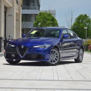 50万内三款实力派中型轿车，奔驰奥迪阿尔法罗密欧谁更胜一筹？