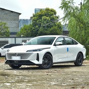 10万元内紧凑轿车三强对决：换电、颜值与空间谁更胜一筹？