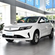 10万元内紧凑轿车三强对决：换电、颜值与空间谁更胜一筹？