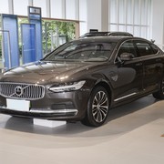 五款50万内中大型轿车对决：电动豪华与经典驾趣的多元选择