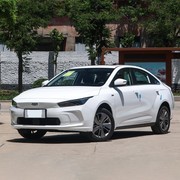 三款30万内紧凑三厢轿车推荐：性能、科技与豪华的多元选择