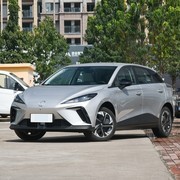 四款纯电紧凑轿车对决，20万内谁更值得入手？