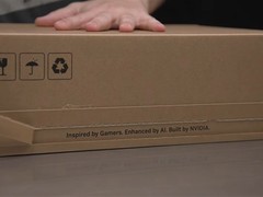 英伟达RTX 5090 FE旗舰显卡官方开箱：外观低调，高性能强兼容