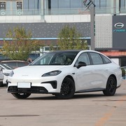 20万内纯电中型轿车四选一：谁是家用智能出行新标杆？