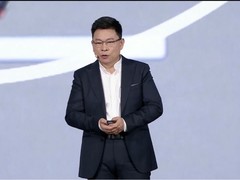 雷军余承东激辩新能源汽车发展路径