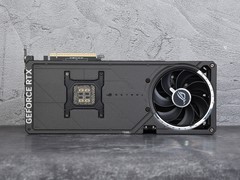 华硕ROG ASTRAL夜神RTX 5090 D显卡评测：巅峰实力豪华体验