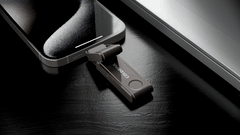 七彩虹推出首款固态U盘，1G大文件秒速传送