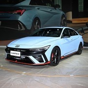 三款30万内紧凑三厢轿车推荐：性能、科技与豪华的多元选择