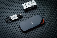 闪迪至尊超极速移动固态硬盘USB4版评测 超越SSD的三防猛兽