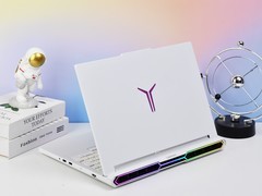 颜值高性能猛！白色款拯救者Y9000P 至尊版 AI元启上手体验