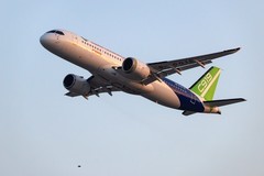 中国商用大飞机航展首日拿下130架订单