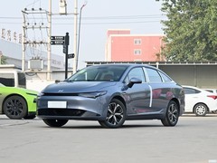 三款20万内纯电三厢车对比，谁更值得入手？