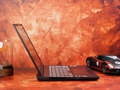 上手体验暗影骑士·擎7S：16英寸大屏但超薄设计