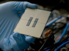 英特尔携手壳牌打造浸没式液冷认证方案，助力数据中心迈向高效未来