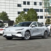 三款30万内纯电三厢车推荐，小米SU7、银河E8、荣威D7谁更值得入手？