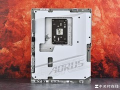技嘉B650E 冰雕背插版评测 目前唯一AMD平台雪景房背插主板