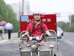 刘强东回馈村民年货清单曝光：一人30件 一车拉不完