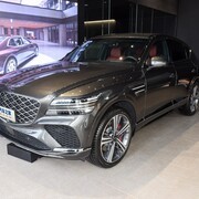 四款百万内中大型SUV横评：豪华、科技与驾趣的多元碰撞