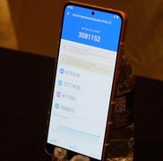 骁龙8至尊版首发测试，安兔兔跑分超308万