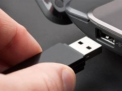 超微型U盘：8KB容量，200年持久保存奇迹