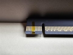 用户自制“胶带大法”解决EVGA主板与RTX 50显卡兼容问题