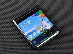 联想moto razr 50 Ultra AI元启全面评测，小折新纪元已至