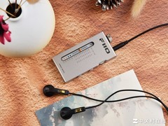 用指尖，找回电台的声音记忆：飞傲RR11便携式收音机耳放深度体验