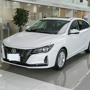 10万元内紧凑轿车三强对决：换电、颜值与空间谁更胜一筹？