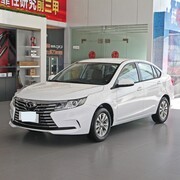 20万内五款三厢轿车横评：燃油与电动如何各显其能？