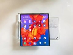 小米17Pro系列官宣  苹果旗舰机现白菜价果粉悲伤不已！