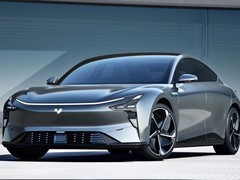 极越车主哭了 上个月23万买的车 现在值2万