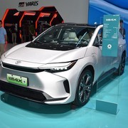 30万内5座中型SUV推荐：丰田铂智4X领衔，捷尼赛思GV70等四款实力车型亮相