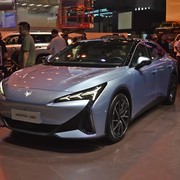 三款20万内中型三厢轿车对比，合创A06荣威D7极狐阿尔法S5谁更值得选？