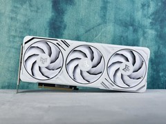 影驰GeForceRTX 5070 Ti 金属大师白金版OC：纯白海景房的最优解