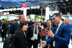 华为Mate XT 非凡大师亮相MWC 2025，全球目光聚焦中国智造