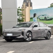 30万内纯电中大型轿车推荐：极越07、小鹏P7+、红旗EH7深度对比