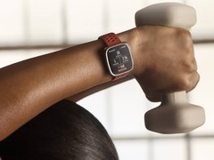 华米 Active 2 Square 蓝宝石版上市：健康监测与长续航新选择