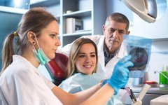 四颗牙换一辆宝马？揭秘看牙背后的惊人真相！