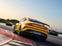 雷军揭秘！小米SU7 Ultra成女车主新宠