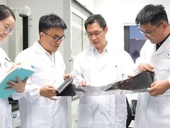 浙大清华合作突破石墨烯膜力学瓶颈，创褶皱互锁结构实现强韧弹协同