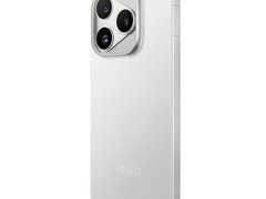 6000元档久玩王者不发烫，选iQOO 16